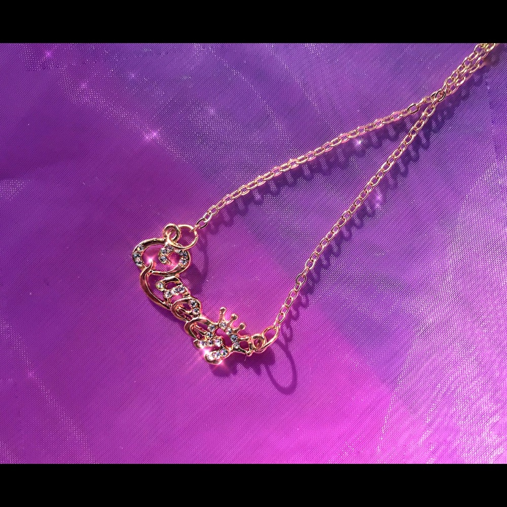 Queen necklace chain
